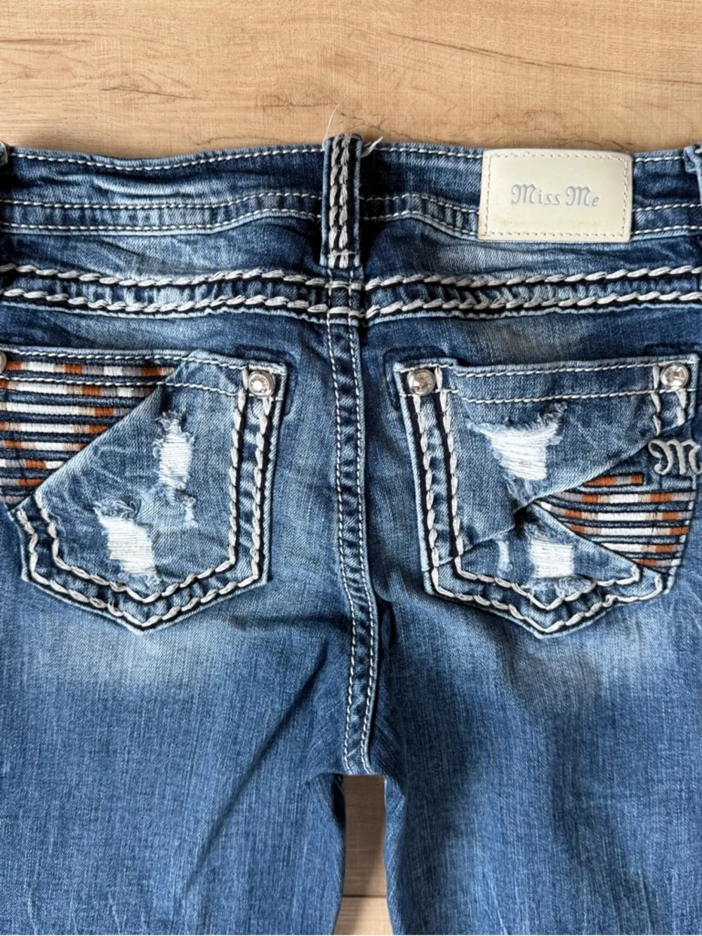 Miss Me Jeans Women Size 28 Mid Rise Boot Cut Embellished Rhinestone  28”x33” - Picture 7 of 7